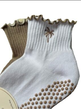 NEW Ruffle Grip Fitness Socks with Palm Tree Embroidery White & Tan OS Palm Tree